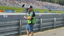 VIDEO: Najskôr mu bolo do plaču, no všetko sa sám naučil. Slovensko má nenápadného zástupcu priamo v kolorite Moto GP