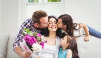 Deň matiek sa blíži. Oceňte tú vašu tento rok inak ako kvetinou a sladkosťami