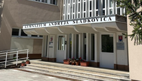 Evakuácia školy v Banskej Bystrici: Výhražný e-mail dostali ešte v utorok, nahlásili ho však až o dva dni