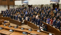 Noví poslanci sľúbili na svoju česť a svedomie vernosť Slovenskej republike