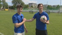 Talent ukázali na pľaci i na ihrisku. Hercov z Pána profesora spája nielen futbal