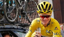 Froome získa double, po Tour de France triumfuje aj na Vuelte