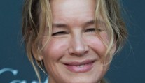 Zbohom botoxu? Renée Zellweger sa na seba opäť podobá