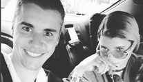 Bieber sa hnevá na fanúšikov, ktorí kritizujú jeho frajerku. Tvrdý odkaz od Seleny