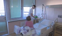 Medici si neoddýchnu ani cez prázdniny. Mnohí brigádujú v nemocniciach