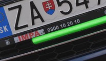 Parlament má schváliť prelomovú novinku pre autá. Týka sa svetiel