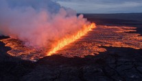 VIDEO: Na Islande sa prebudila sopka. Takmer kilometer dlhá vulkanická trhlina chrlí lávu