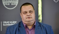 Bratislavský poslanec sa nakazil a skritizoval systém testovania. Mikas ho sfúkol