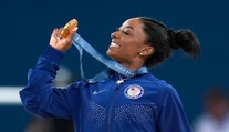 Zažila ťažké detstvo, bola obeťou sexuálneho násilia. Najlepšia gymnastka histórie po ťažkom období opäť žiari