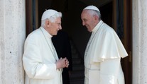 Benedikt XVI. svojím odstúpením udelil lekciu cirkvi, mieni František