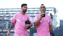 Zo spoluhráčov obchodní partneri. Messi so Suarezom založili klub