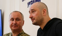 Ruský novinár Babčenko je živý, jeho vraždu zinscenovali