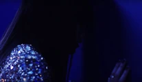 Bruno Mars v najnovšom videoklipe neodolal známej herečke. Má len 20 rokov