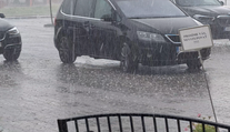 FOTO + VIDEO: Krúpy a zaplavené cesty. Na východe Slovenska udreli búrky