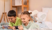 Kedy je správny čas na prvý mobil pre dieťa? Odborníčka radí, na čo si dať pozor