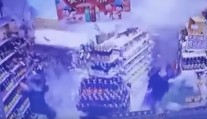 VIDEO: Chvíle hrôzy v supermarkete. Padajúca stena zranila staršieho muža
