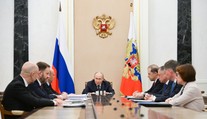 Odvolal, čo odvolal. Putin opäť zmenil svoje územné požiadavky voči Ukrajine, píše Bloomberg