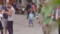 Totálna ignorácia. Stratené deti v obchoďáku si sotva niekto všimol