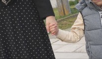 Namiesto detských domovov majú vyrastať v rodine. Štát prichádza s novelou, ktorá ruší špeciálnu výnimku