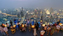 VIDEO: Bangkok má novú atrakciu pre odvážnych. Bez vyšetrenia srdca vás na ňu nepustia