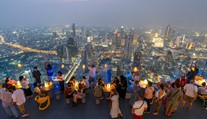 VIDEO: Bangkok má novú atrakciu pre odvážnych. Bez vyšetrenia srdca vás na ňu nepustia
