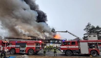 FOTO: Zásah hasičov v motoreste pri Prahe. Požiar výrazne obmedzil dopravu na dôležitom úseku