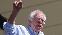 Sanders podporil Clintonovú: Trump nesmie vyhrať