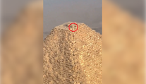 VIDEO: Nečakaný nález na vrchole Cheopsovej pyramídy. Keď to paraglajdista videl, spadla mu sánka