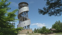 Kuriózny prípad z Česka. Pred rokmi tam postavili rozhľadňu, ktorá je teraz zatvorená