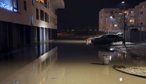 FOTO: Voda na západnom Slovensku zaplavila obytný dom i obchody
