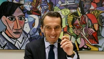 Novým rakúskym kancelárom sa podľa médií stane šéf železníc Christian Kern