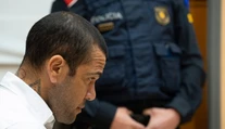 Bývalá hviezda Barcelony je vinná zo sexuálneho napadnutia. Daniho Alvesa odsúdili na štyri a pol roka väzenia