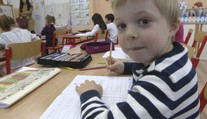 Rodičia prvákov dostanú 100 eur na pomôcky. Tu zistíte ďalšie detaily