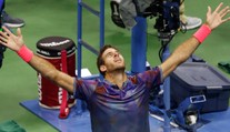 US Open: Del Potro zahatal Federerovi cestu k 20. titulu, v semifinále vyzve Nadala
