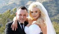 Tehotná zlatokopka si zobrala svojho exmanžela. Nevesta ako z torty