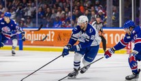 Keď si googlil mesto, v ktorom bude pôsobiť, najprv sa vyľakal. Slovák si chce z Česka vydláždiť cestu do NHL