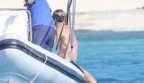 Fotografi vystopovali Brada Pitta na dovolenke: Odhalili jeho spoločnosť
