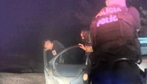 Veľká naháňačka: Policajti strieľali na auto plné mladých dievčat