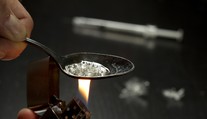 Heroín môže za drvivú väčšinu predávkovaní drogami. V Európe má asi milión rizikových užívateľov