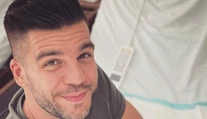 Tomáš Juríček s dcérkou v náručí. Vlasov má na rozdávanie