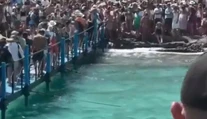 Obľúbená pláž v Grécku sa zmenila na „peklo na zemi“. Davy ľudí neustále vystupovali z lodí