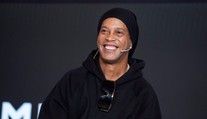 Neuveriteľné, nový dres, rovnaký úsmev. Ronaldinho reštartuje kariéru, dohodol sa s klubom z Talianska