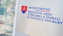 Rozruch na ministerstve školstva. Úradníkom nariadili, čo si nemôžu obliecť do práce