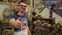 Bujaré oslavy? Omyl! Takto relaxuje nový kráľ Farmy