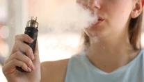Pre elektronickú cigaretu mohla skončiť vo väzení. Turistka varuje všetkých, ktorí cestujú do Thajska