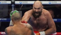 FOTO+VIDEO: Fury nevyhral ani v odvete. Kráľom ťažkej váhy zostáva Usyk