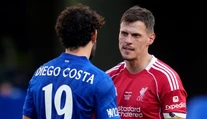 VIDEO: Sklz, zámerne dohraný súboj či ostré hádky. Škrtel s Costom menili exhibíciu na Premier League