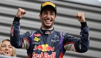 Víťazom VC Malajzie Ricciardo, Vettel dostal trest za kolíziu s Rosbergom