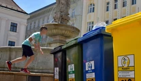 Do ktorého smetiaka patria použité rúška? Hygienici majú jasnú odpoveď