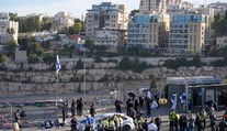 VIDEO: Hamas udrel v Jeruzaleme. Streľba na zastávke má najmenej tri obete, útočníkov zneškodnili